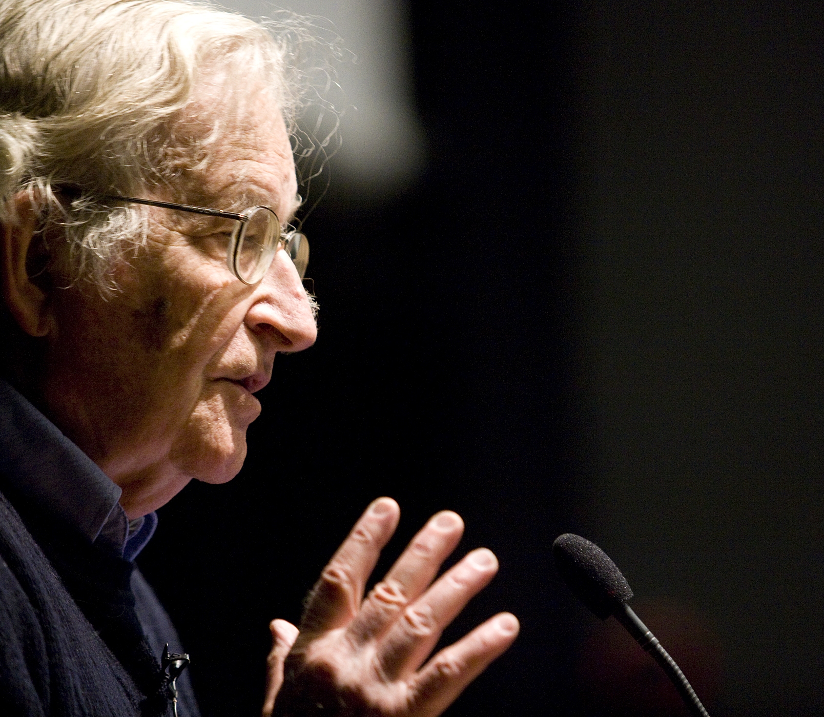 Pistlar um Noam Chomsky